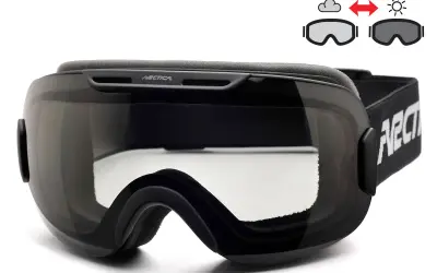 Gogle narciarskie z technologią fotochrom, automatycznie dopasowujące przyciemnienie do warunków pogodowych.