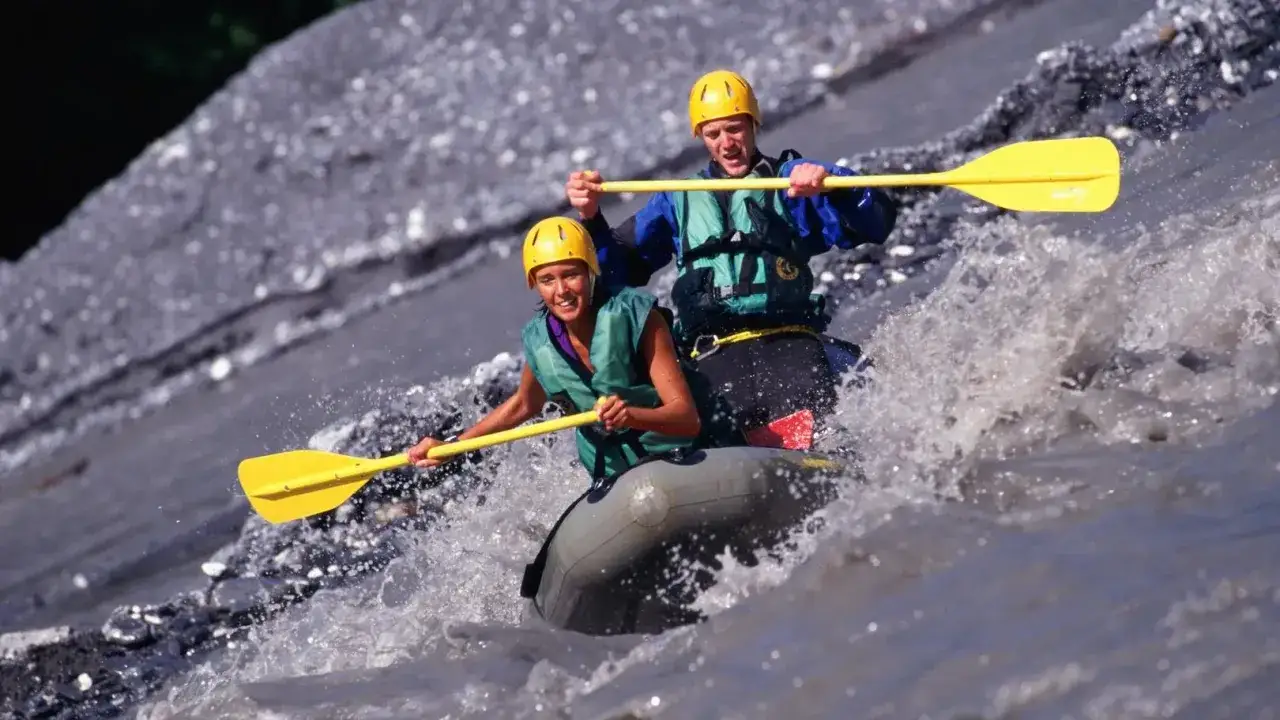 Rafting co to jest i jak przygotować się do pierwszego spływu